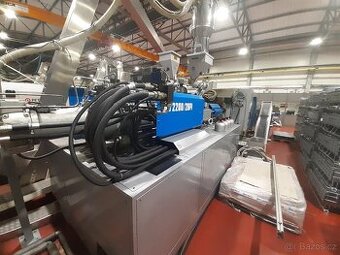 Vstřikovací lis na plasty BMB KW 28PI/2200