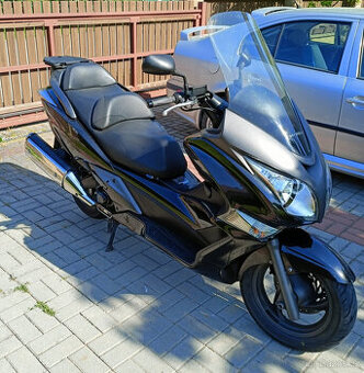 Skútr Honda SW-T400