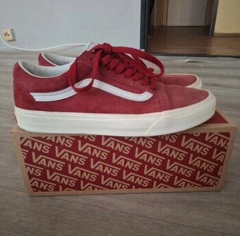 Červené oldskool tenisky