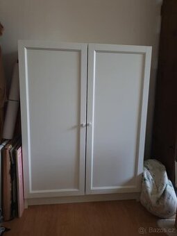 Ikea bílá knihovna/skříňka Billy Oxberg