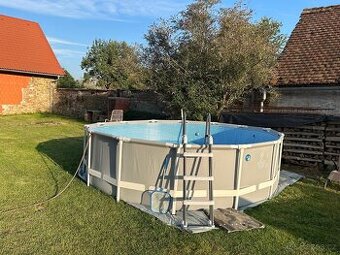 Bazén 4,27m x 1,07 m s kompletním vybavením