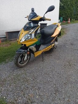 Skútr 50 maxon