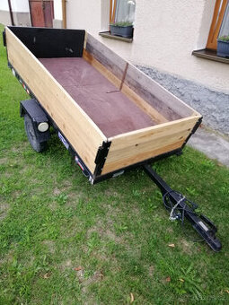 Přívěsný vozík