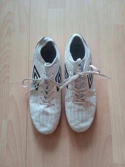 Sálovky zn. Umbro vel. 42,5