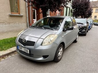 Toyota Yaris 1.0 VVTi, klima, zimní pneu ZDARMA, dálnička