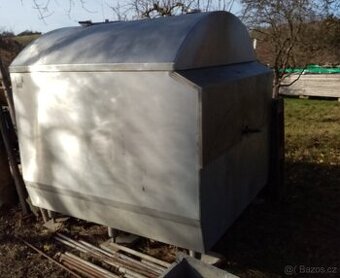 Dvouplášťová nerezová nádrž 2 000 litrů