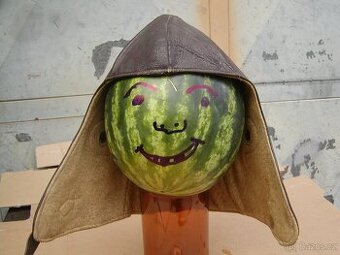 🔴prodám dobovou kuklu  na motorku