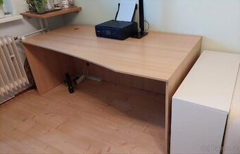 Kancelářský stůl