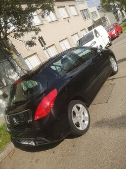 Peugeot 308 100tkm CZ původ 1.4i 72Kw Klima Extra zachovalý