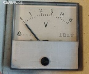 Voltmetr 0-25V - 8x8cm