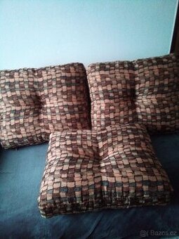 Polštáře na sedačku
