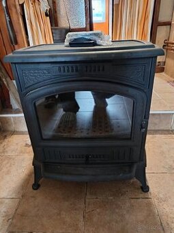 Celolitinová krbová kamna na dřevo