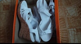 Dámské boty na podpatku