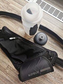 Běžecký opasek na láhev 500 ml
