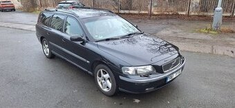 V70 2,4i 2002 7 míst tažné