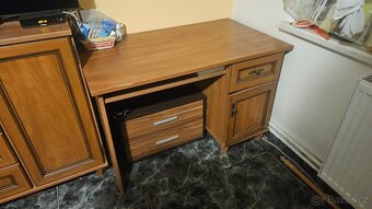 Rustikalni nabytek v perfektni stavu..