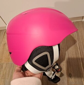 Dívčí lyžařská přilba