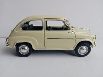Seat  (FIAT ) 600, kovový model 1:18, 1/18 Solido