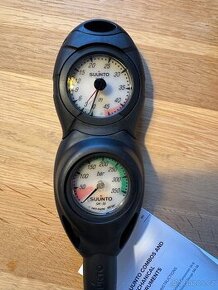 SUUNTO combo manometr + hloubkoměr - 1