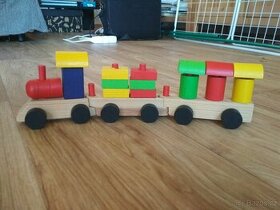 Dřevěné mašinky a spoustu hraček po chlapcích - 1