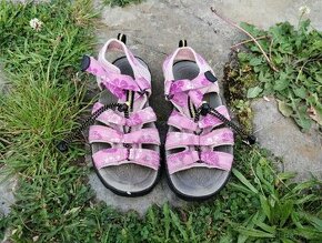 Keen sandály