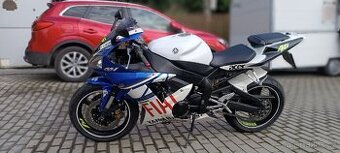 Yamaha R1 - 1