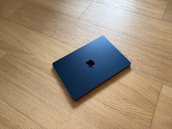 ZÁNOVNÍ APPLE MACBOOK AIR 13” 2022 M2/8GB RAM/256GB,ZÁRUKA