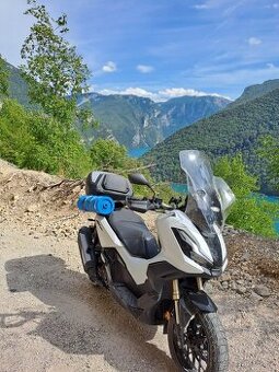 Honda ADV 350, model 2024, koupená 2025, v záruce
