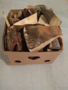 Palivové tvrdé dřevo do krbu či kotle 50 banán. krabic