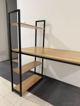 Pracovní stůl s policemi