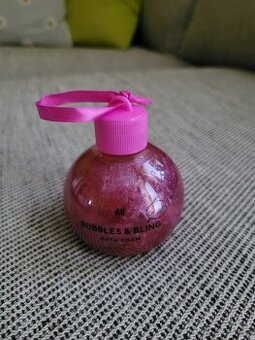 Nová pěna do koupele v kouli Bubbles & Bling zn. H&M