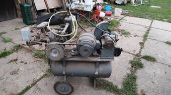 Starý dvoupístový kompresor s bruskou 380V - 1