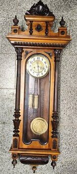 luxusní bohatě zdobené vyřezávané dvouzávažové hodiny