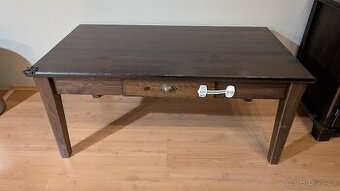 Dřevěný stůl do obývacího pokoje - Ikea