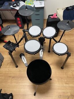 Elektronické bicí- Alesis Nitro Max kit
