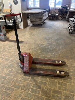 Paletový vozík paleťák