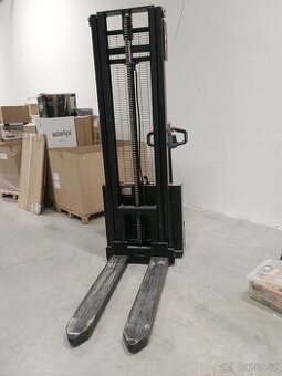 Vysokozdvižný vozík elektrický EST122 3016mm