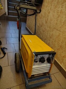 Svářečka Uta a profes bruska Perles