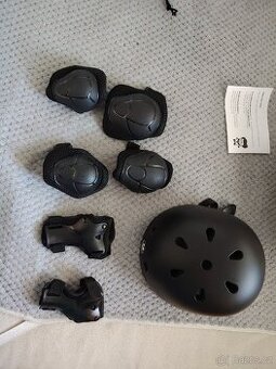 Detska prilba a chranice na skateboard/kolobezku