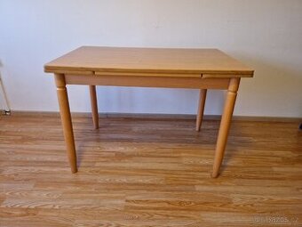 Jidelni stul+5 zidli (za odvoz a velkou mlecnou cokoladu)