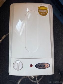 Elektrický průtokový ohřívač