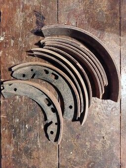 brzdové obložení a pakny čelisti