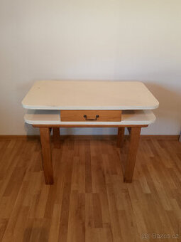 Starožitný stůl z masivu