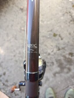 Rybářský prut na vyvěšenou  Esox naviják okuma  Kong Bow