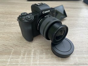 Canon EOS M50II a objektiv 15-45 mm f/3.5-6.3