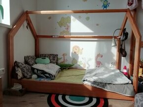 Dětská domečková postel