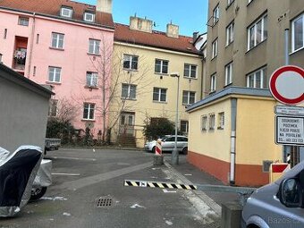 Pronájem parkovacího místa, Praha 10 Vršovice