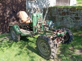 Rozpracovaný traktor