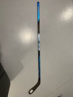 Hokejka Bauer nexus e4,flex 70, p28, pravá - 1