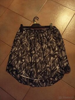 2x sukně vel. 42- džínová a šifonová zn. Tchibo a Jeans